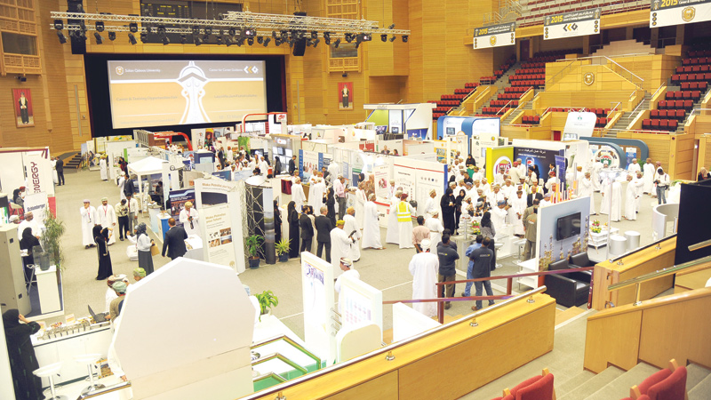 بمشاركة 68 مؤسسة وعرض 279 فرصة عمل في معرض العمل والتدريب بالجامعة