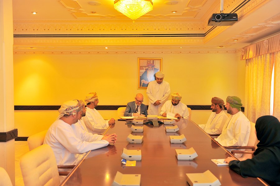 الشؤون الرياضية تتبادل الخبرات مع الشركة العمانية القطرية للاتصالات