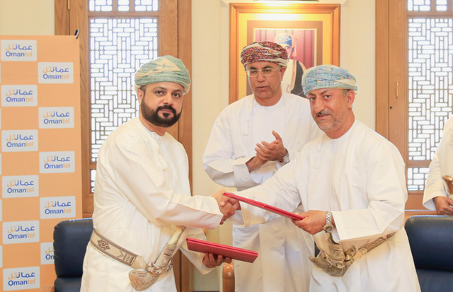 عمانتل تطرح برنامج مهنتي لتدريب الباحثين عن العمل بالتعاون مع معهد الصدارة