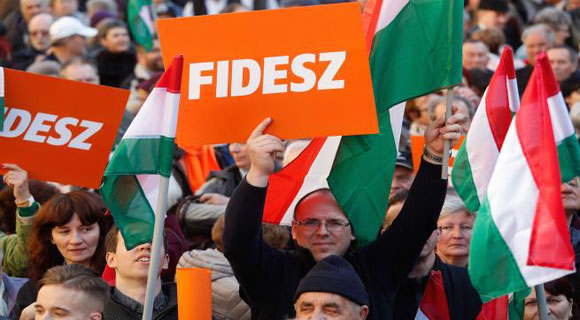 المجريون يتوجهون إلى صناديق الاقتراع للإدلاء بأصواتهم في الانتخابات