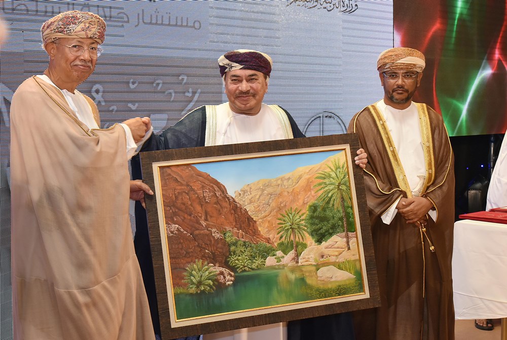 بنك مسقط يعلن دعمه لوزارة التربية والتعليم بتخصيص جائزة المعلمين المجيدين