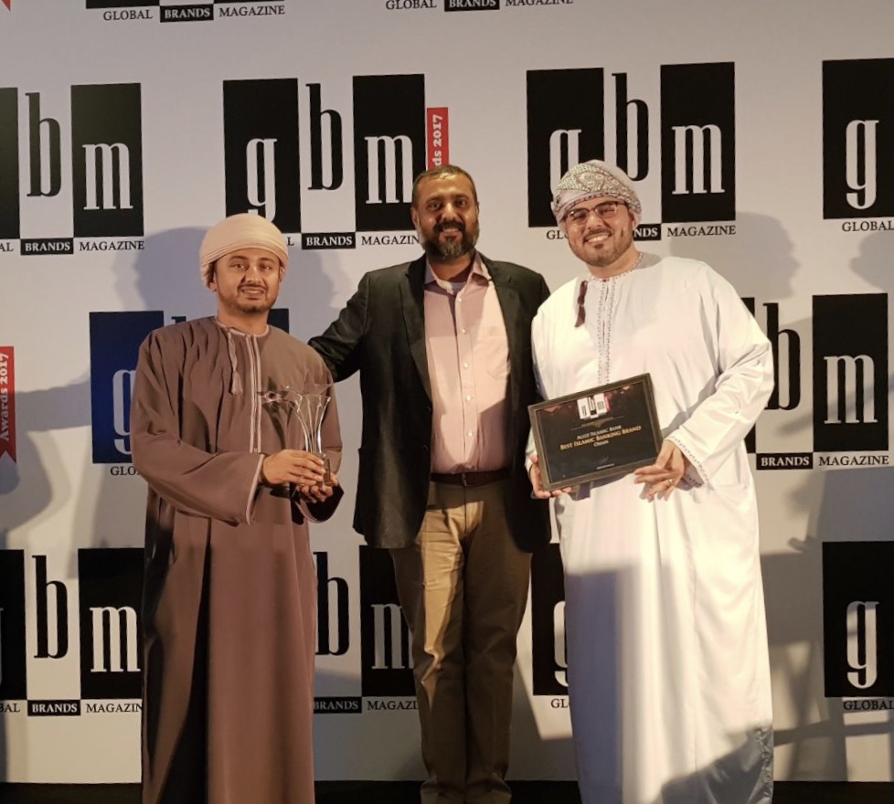 بنك العز الإسلامي يحصل على جائزة أفضل علامة تجارية