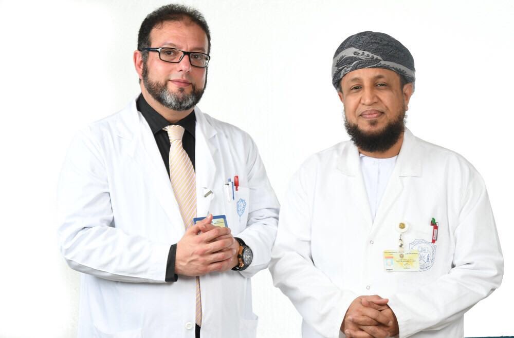 باستخدام تمر العجوة باحثان من جامعة السلطان قابوس يحصلان على براءة إختراع  لعلاج النزيف والآثار الناتجة من لدغة الأفاعي السامة