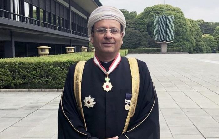 رئيس الوزراء الياباني يقلّد محمد بن سعود بهوان وساما يابانيا مرموقا