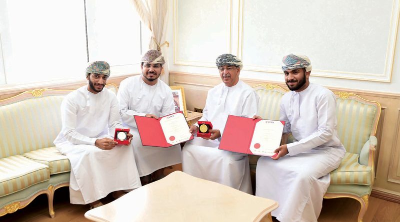 وزير الصحة يكرّم مخترعين حصدا الميدالية الذهبية بالمعرض الدولي للاختراعات بماليزيا
