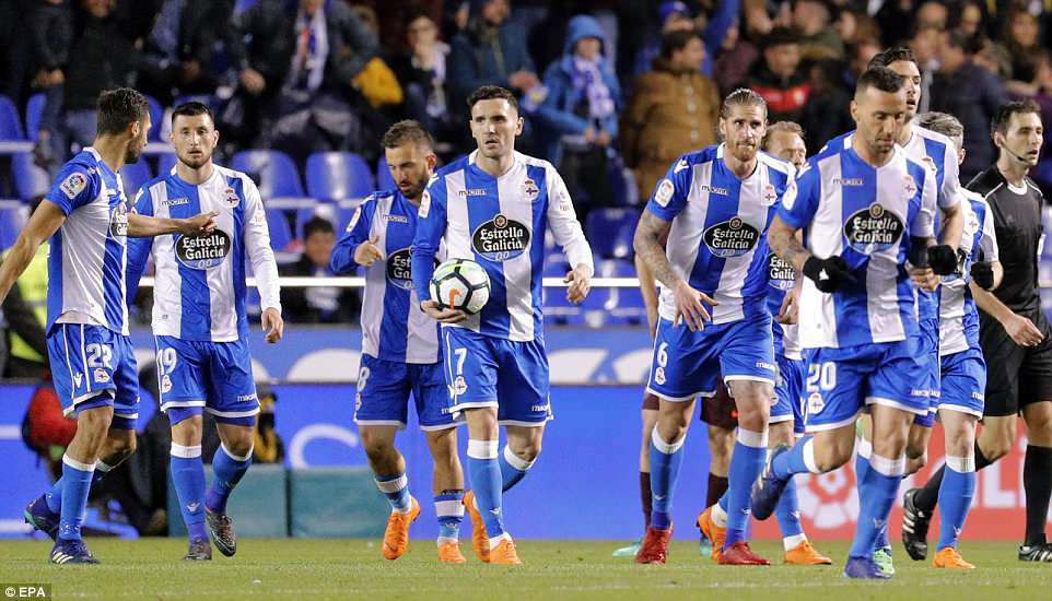 ديبورتيفو لاكورونيا يهبط إلى دوري الدرجة الثانية الإسباني لكرة القدم