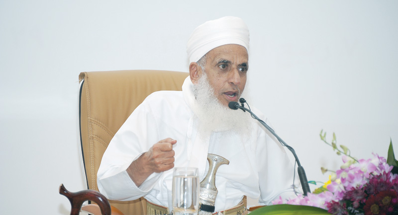 فتاوى لسماحة الشيخ أحمد بن حمد الخليلي المفتي العام للسلطنة