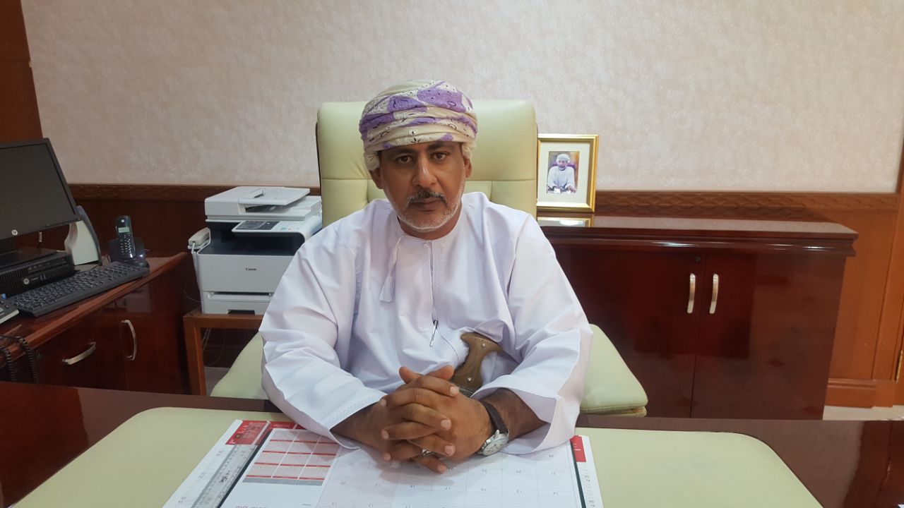 لجنة الشؤون البلدية بولاية مطرح تناقش الازدحام المروري بسوق مطرح