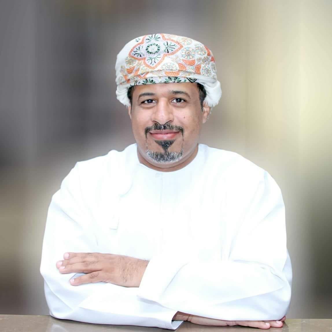 محمد الحارثي على أكف الغمام