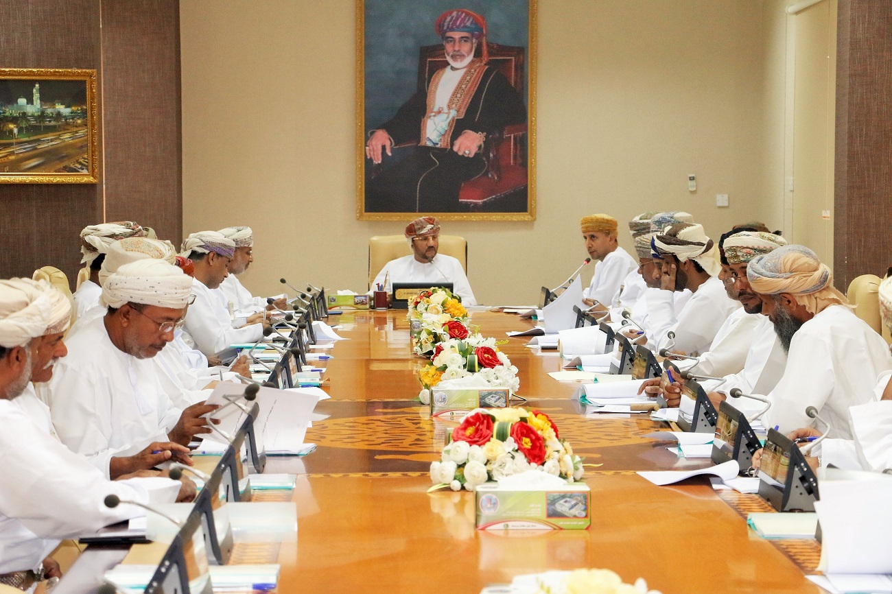 المجلس البلدي بظفار يستعرض توصيات لجان الشؤون البلدية