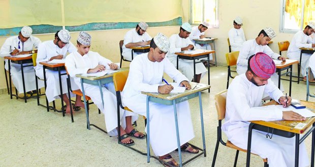 أكثر من 49000 طالب وطالبة خضعوا لامتحانات دبلوم التعليم العام اليوم