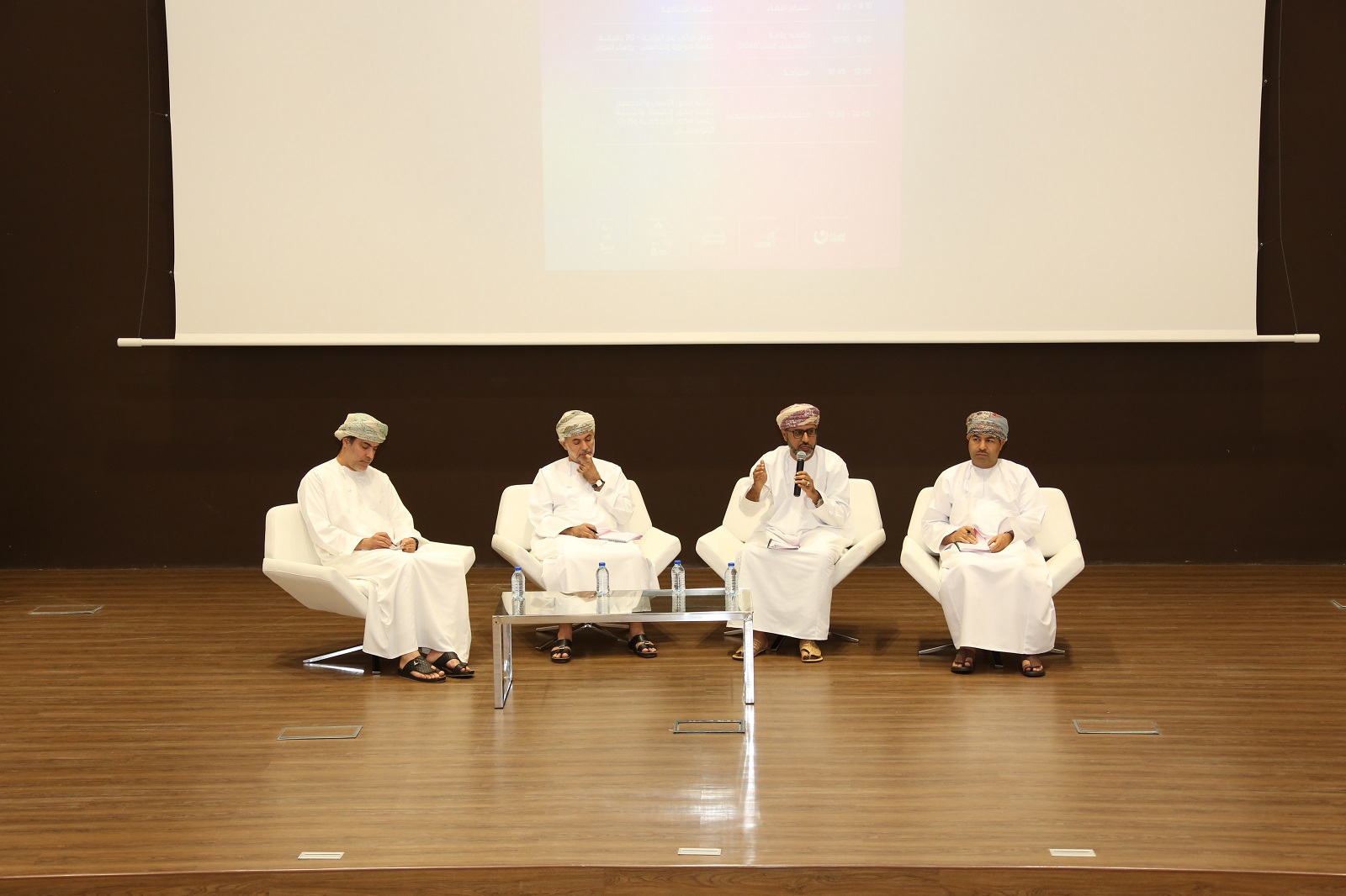 مكتب “عمان 2040” يطلع الوكلاء والرؤساء التنفيذيين على سير عمل الرؤية