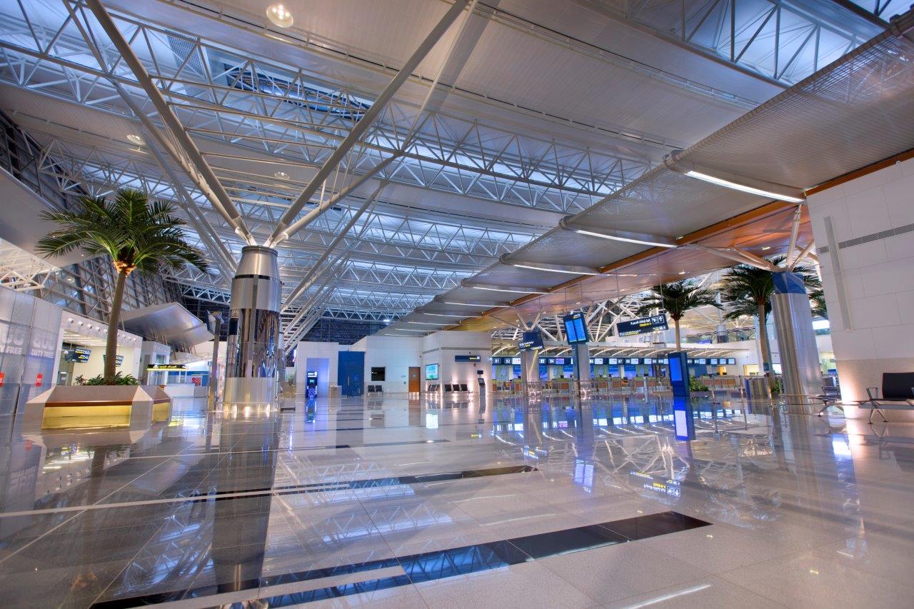 Стамбул новый аэропорт сайт. Аэропорт Салала Оман. Международный аэропорт Стамбула. Аэропорт Маскат внутри. Аэропорт Омана Маскат внутри.