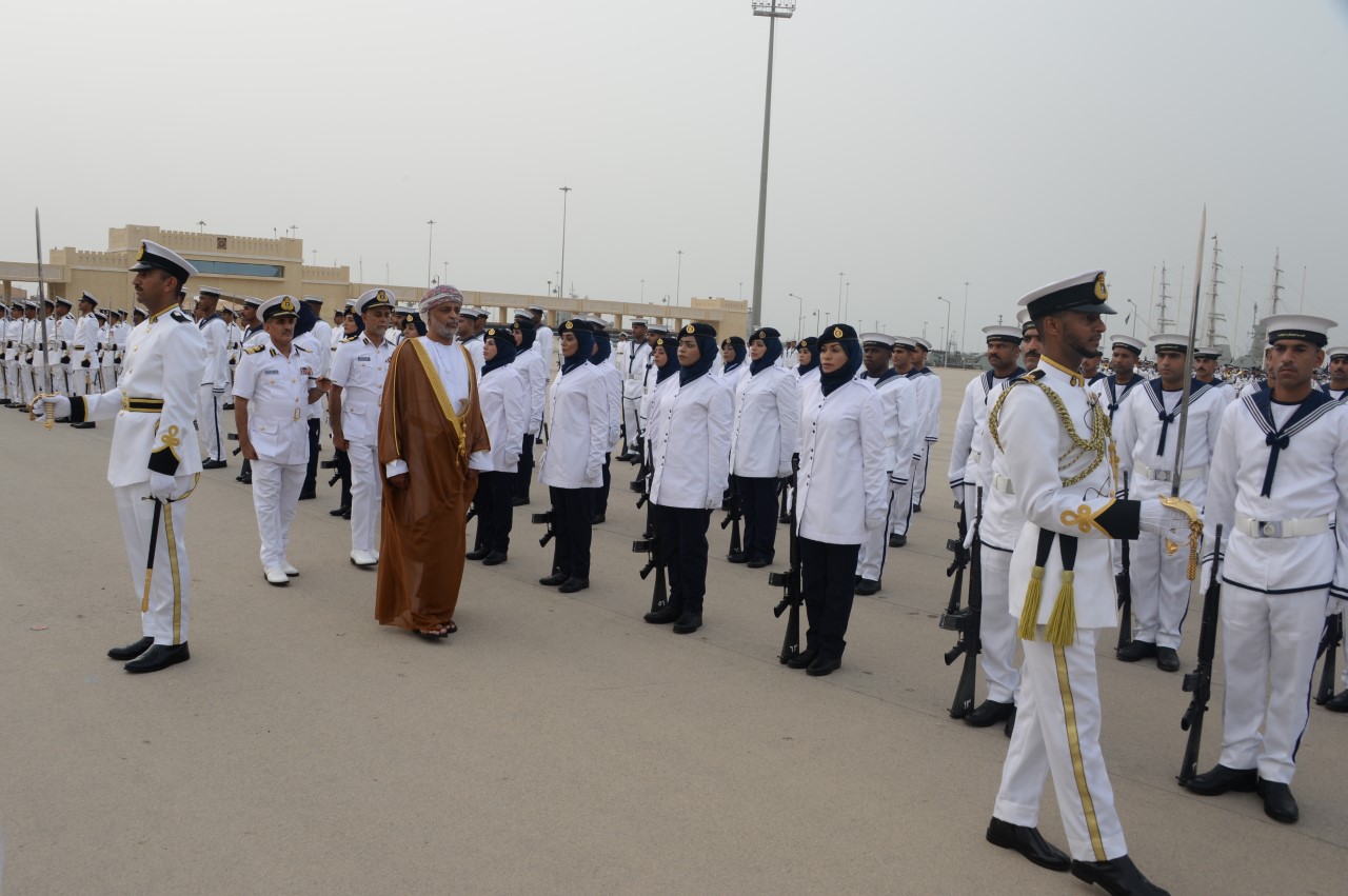 البحرية السلطانية العمانية تحتفل بتخريج دفعتين جديدتين