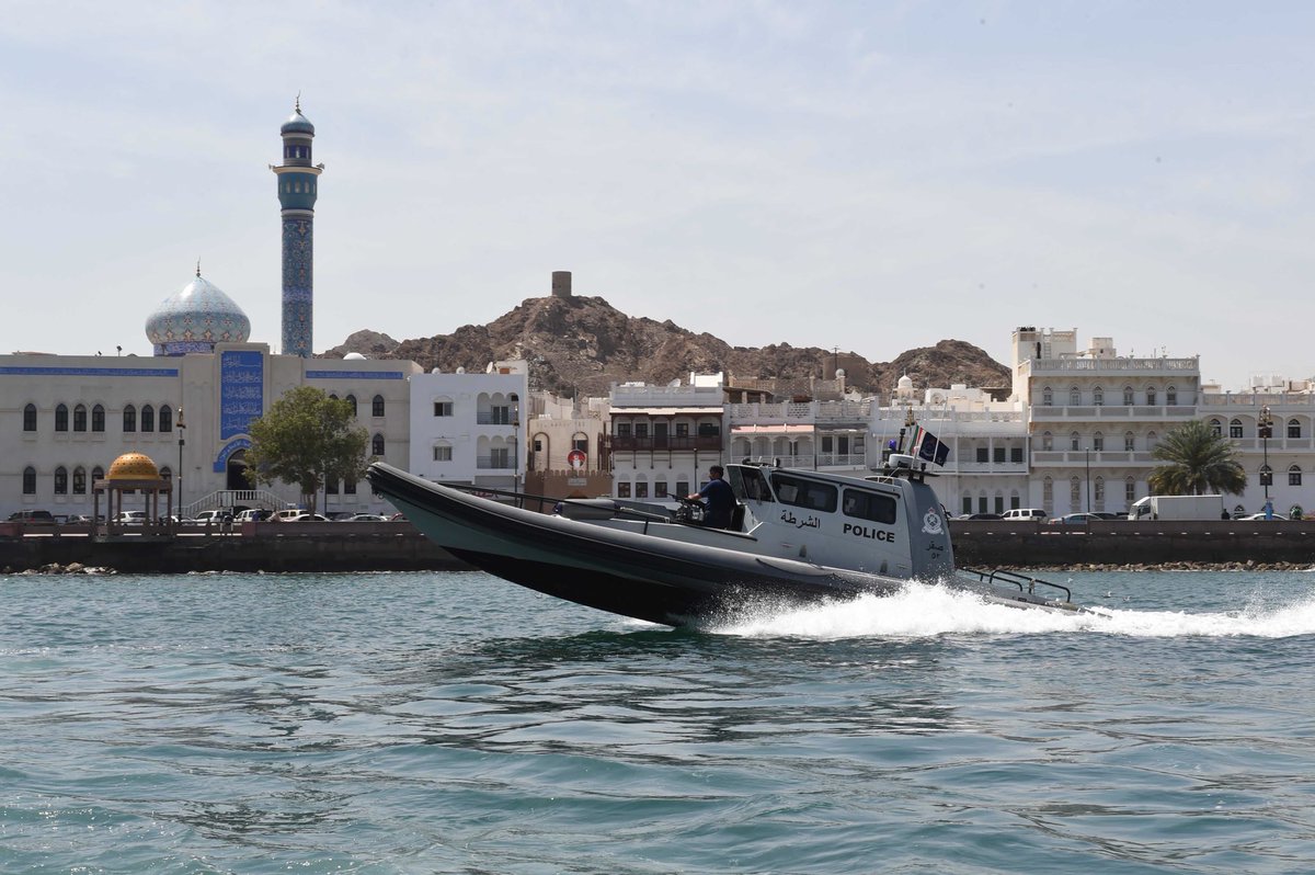 خفر السواحل تقدّم المساعدة لـ 22 شخصًا علقوا في عرض البحر و تضبط 15 متسللاً