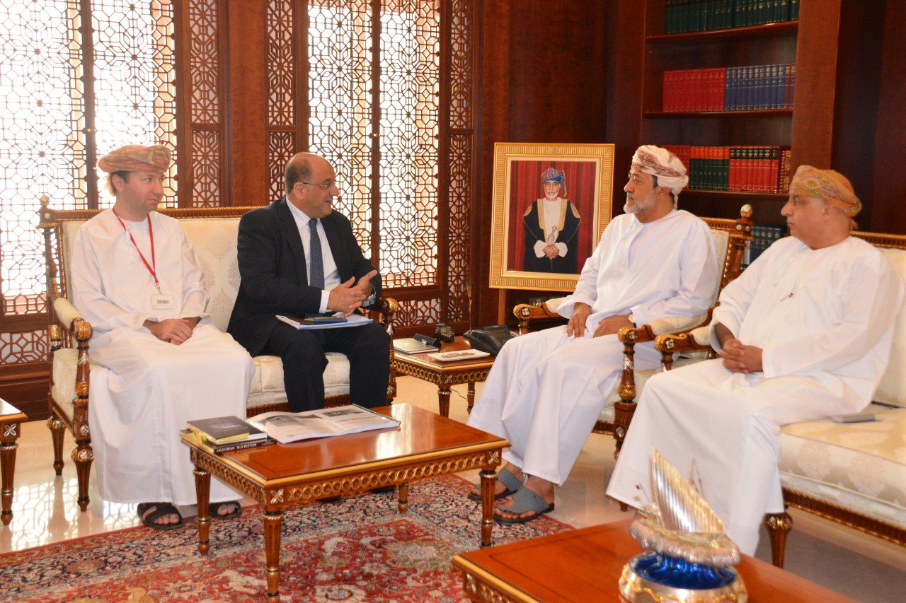 السيد هيثم بن طارق يستقبل مدير المركز الإقليمي لحفظ التراث الثقافي (الإيكروم)