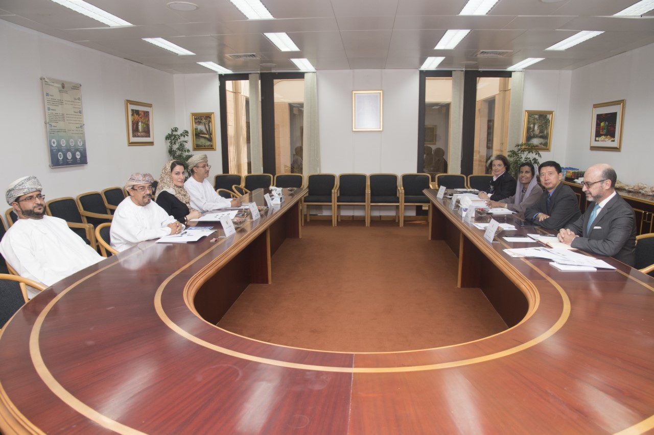 فريق من النظام الأوروبي لتطوير الجودة يزور جامعة السلطان قابوس