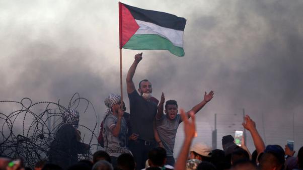 مقتل فلسطيني وإصابة العشرات بنيران الاحتلال خلال احتجاج في غزة