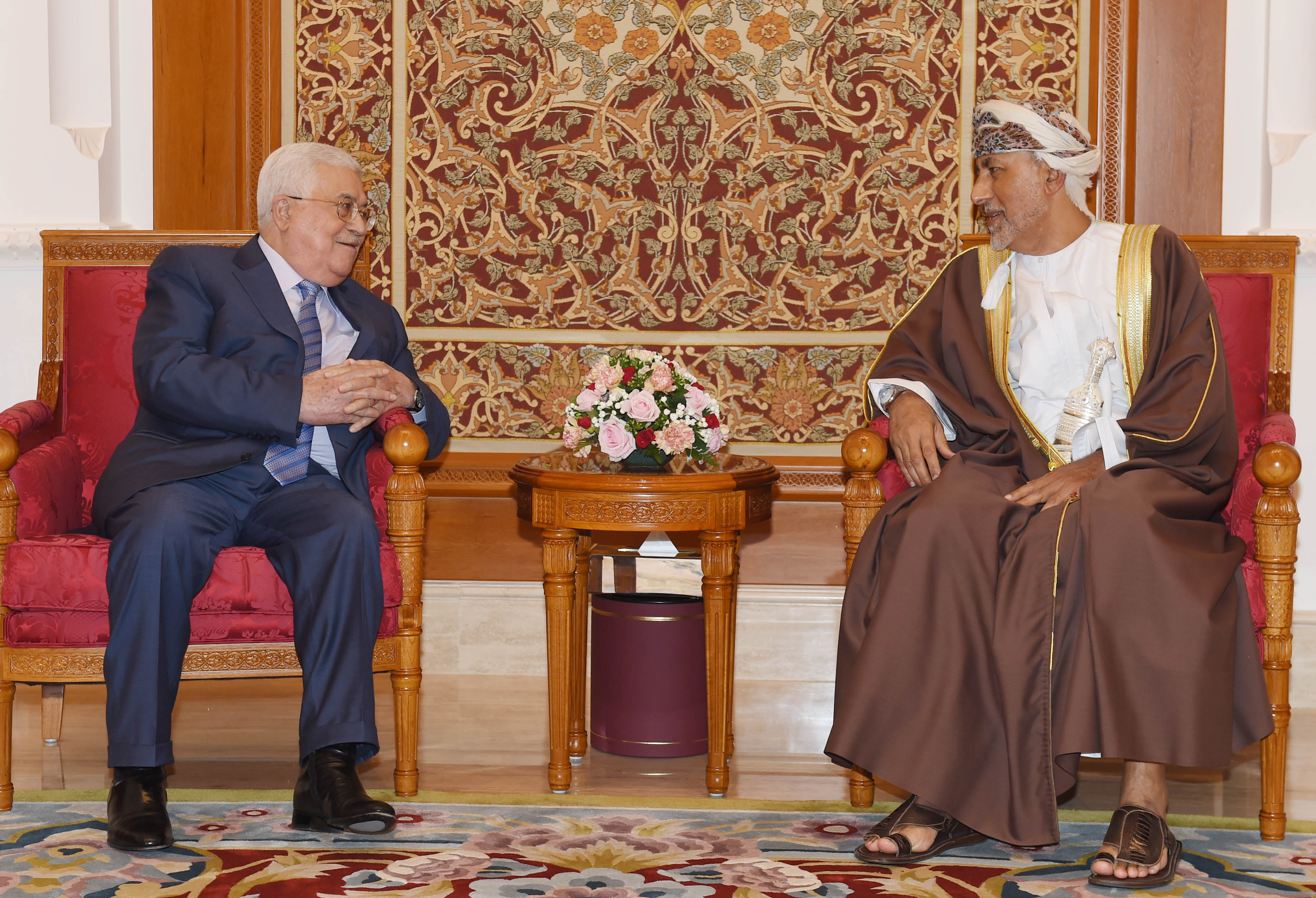 الرئيس الفلسطيني يصل إلى السلطنة