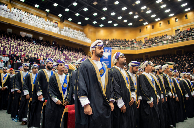 جامعة السلطان قابوس تحتفل بتخريج الدفعة التاسعة والعشرين من طلبتها