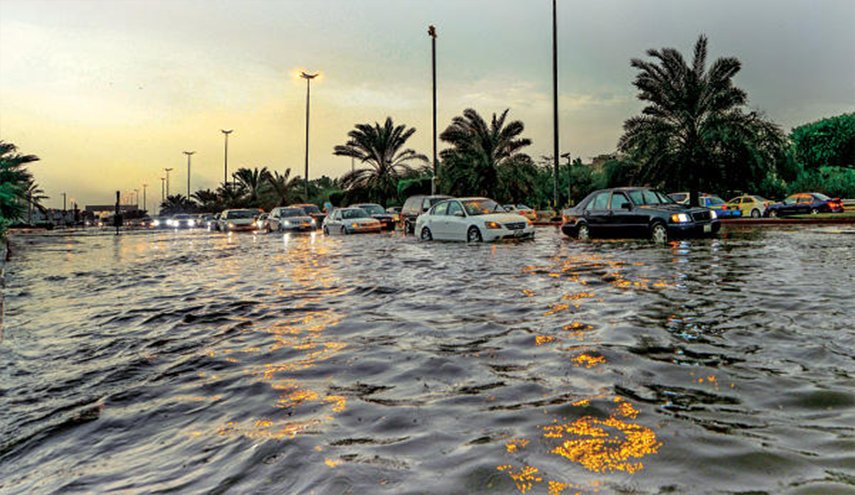 إغلاق بعض الطرق في الكويت بسبب الأمطار الغزيرة