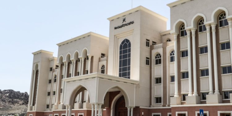 تضمن العديد من الظواهر والملاحظات..  جهـاز الرقابـة الماليـة والإداريـة للدولـة يرفع تقريره السنوي للمقام السامي