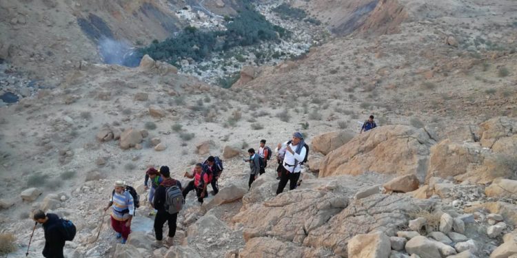 بمشاركة 70 متسابقًا.. انطلاق سباق القدرة والتحمل بنيابة طيوي بولاية صور