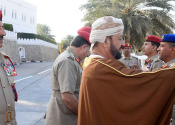 صاحب الجلالة ينعم بميداليتي الخدمة الممتازة والثناء السلطاني