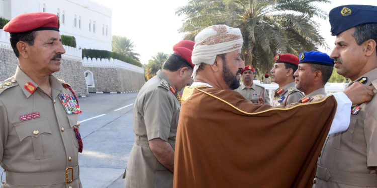 صاحب الجلالة ينعم بميداليتي الخدمة الممتازة والثناء السلطاني