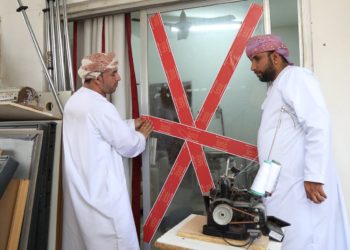 ضبط عمالة وافدة تمارس أنشطة غير مرخصة بمطرح