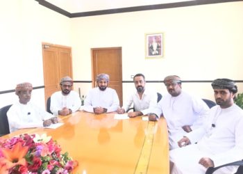 توقيع اتفاقية لرفع الحد الأدنى لأجور العمانيين العاملين بإحدى الشركات بظفار