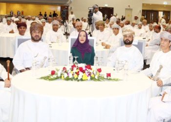 وزارة التربية والتعليم وعمانتل تدشّنان مشروع درب السلامة للحافلات المدرسية