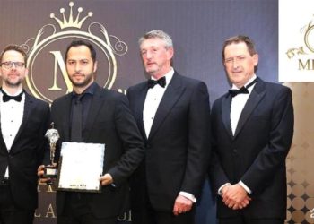 الطيران العُماني يتوّج بجائزة “رضا العملاء”
