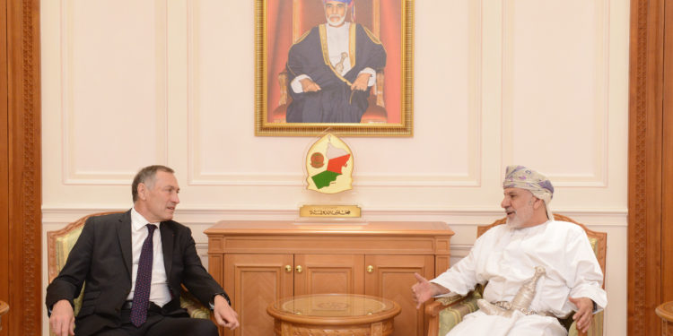 نائب رئيس مجلس الدولة يبحث مع رئيس لجنة الصداقة الفرنسية الخليجية التعاون البرلماني