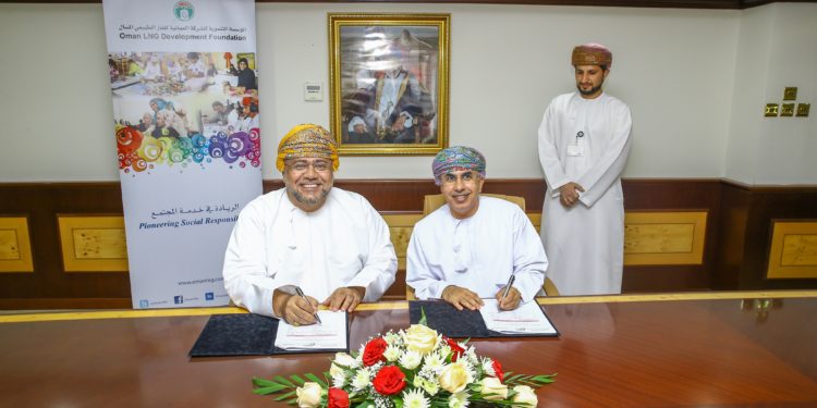 الشركة العمانية للغاز الطبيعي المسال توقع اتفاقية تنموية مع المجلس العماني للاختصاصات الطبية