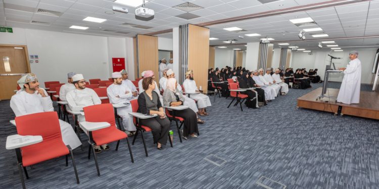 115 طبيبًا عمانيًا يلتحقون بالبرنامج التأسيسي العام