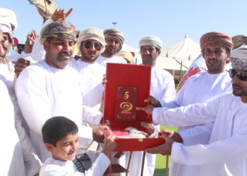 تواصل منافسات النسخة الخامسة لمهرجان مزاينة حمراء الدروع