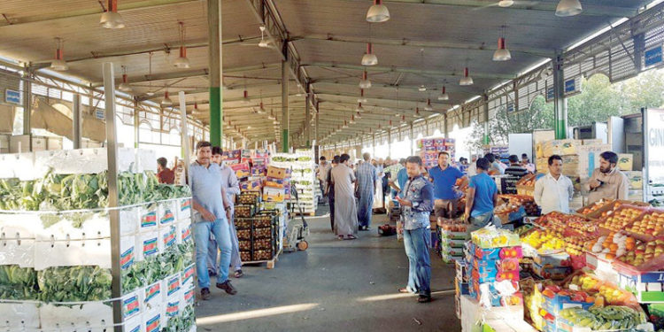ضبط عمالة مخالفة بسوق الموالح