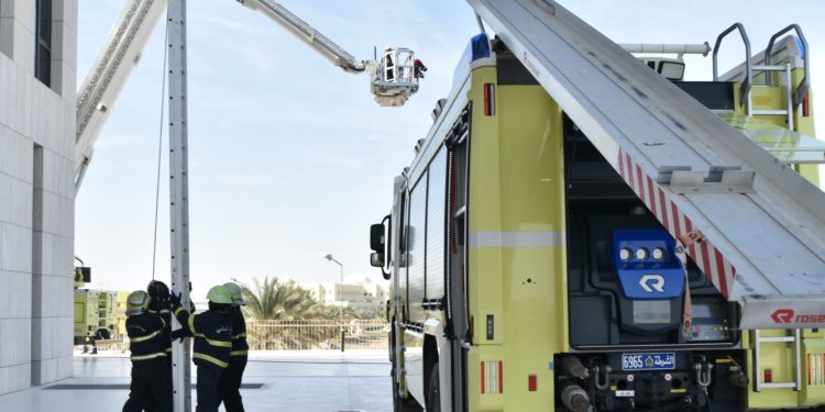 إدارة الدفاع المدني والإسعاف بمسقط تنفذ تمرينًا عمليًّا بالجامعة الألمانية للتكنولوجيا