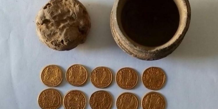 العثور على عملات ذهبية ترجع للعصر البيزنطي بمصر