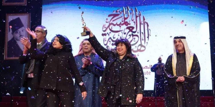 مصر تفوز بجائزة مهرجان المسرح العربى لعرض “الطوق والأسورة”