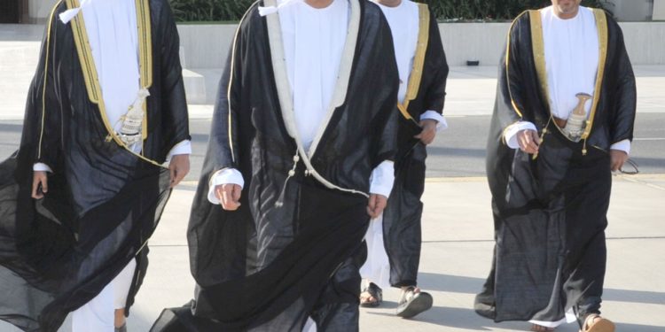معالي السيد حمود بن فيصل يتوجه إلى دولة الإمارات العربية المتحدة