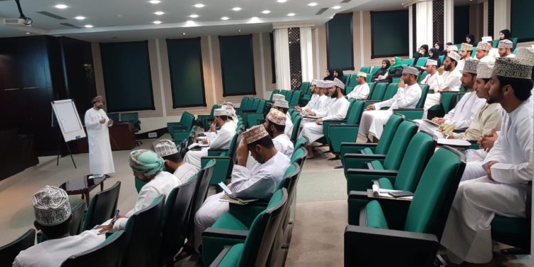 سوق مسقط تنظم برنامجًا تدريبيًّا جديدًا حول أساسيات التعامل مع البورصات