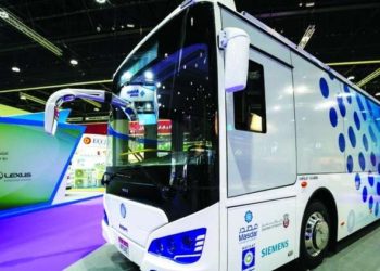 تسيير أول حافلة ركاب مستدامة تعمل بالكهرباء في أبوظبي
