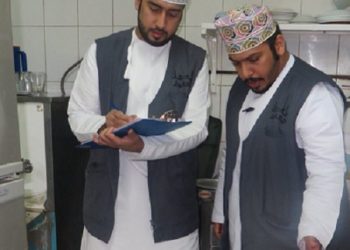 بلدية مسقط تنفذ حملة تفتيشية على محلات ومطاعم مطرح