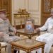 وزير المكتب السلطاني يستقبل رئيس هيئة أركان الدفاع البريطانية
