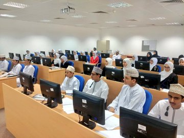 التدريب المركزي لأولمبياد عمانتل للبرمجة يواصل أعماله بجامعة السلطان قابوس