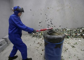 سكان بكين يتخلصون من ضغوط الحياة في “غرفة الغضب”