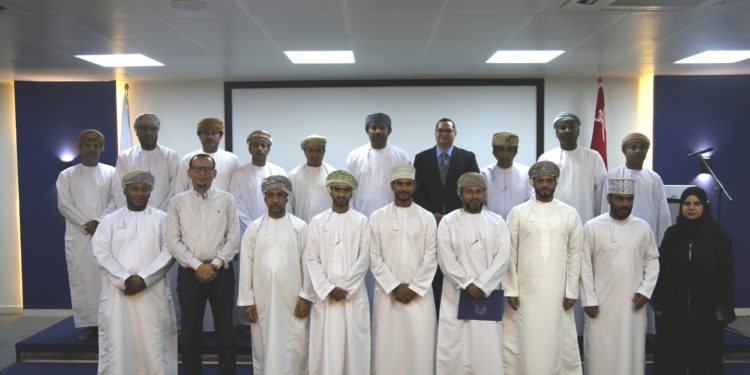 ختام برنامج القانون والرياضة بالأكاديمية الأولمبية العُمانية
