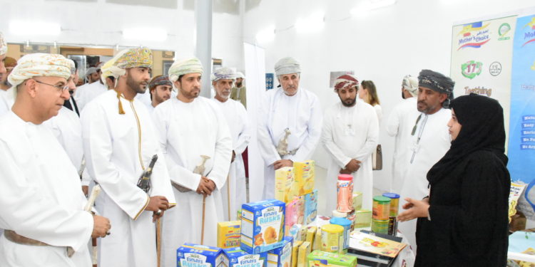 تزامنًا مع الاحتفال بيوم الصناعة.. افتتاح معرض المنتجات الوطنية العمانية بصحار